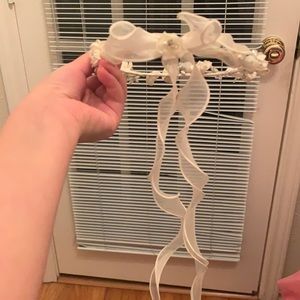 White headband you wear on your head